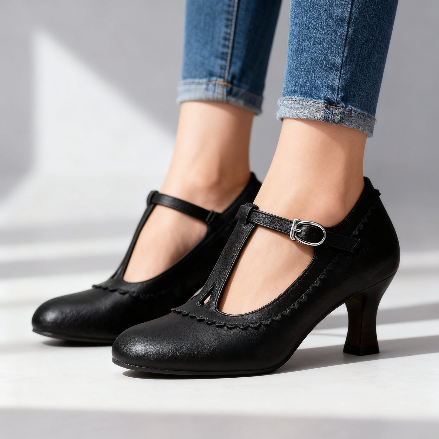 Women's Vintage Design Wavy T-Strap Slippers Klara
