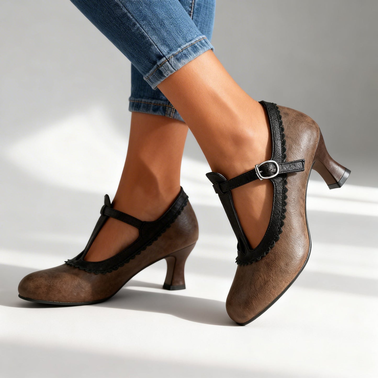 Women's Vintage Design Wavy T-Strap Slippers Klara