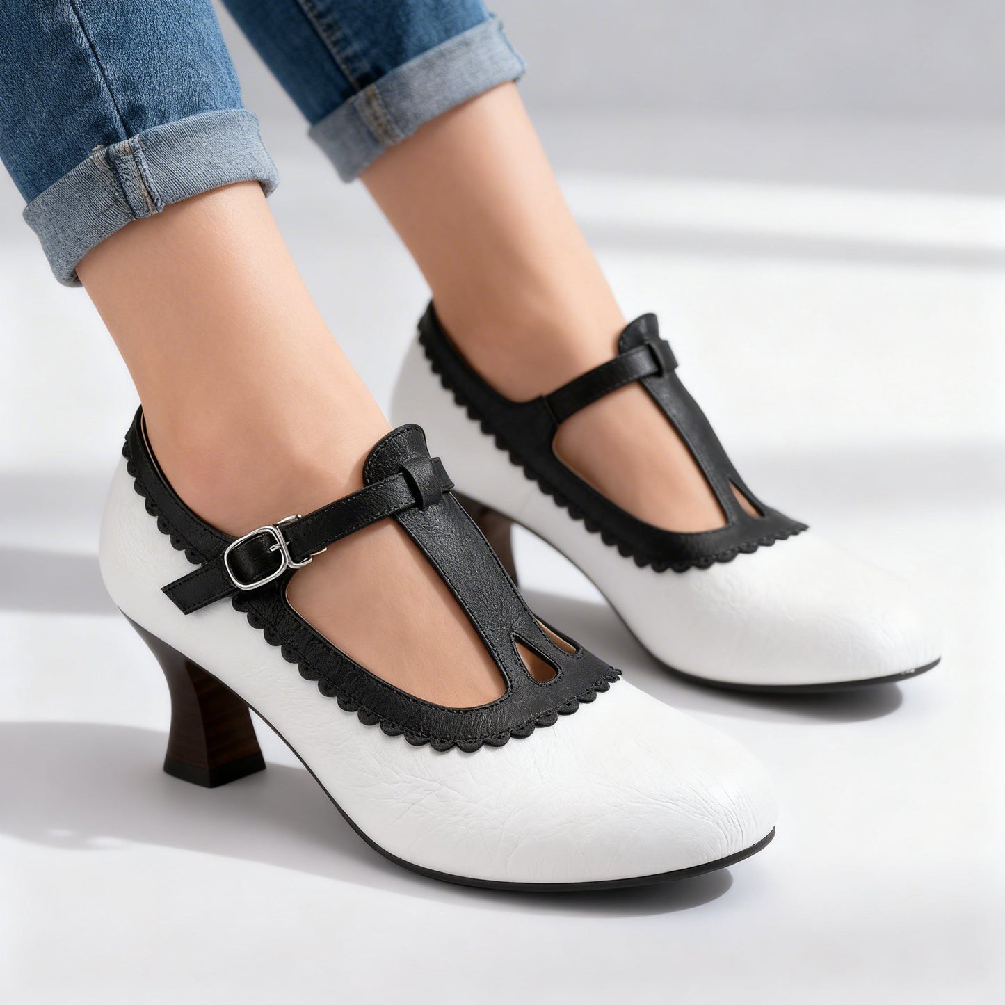 Women's Vintage Design Wavy T-Strap Slippers Klara